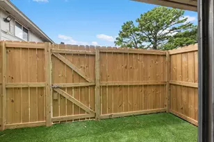 5634 Birchmont Dr, Houston, TX 77091 - Photo 10