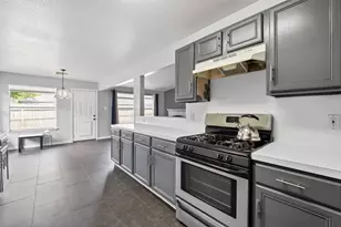 10819 Cayman Mist Dr, Houston, TX 77075 - Photo 12