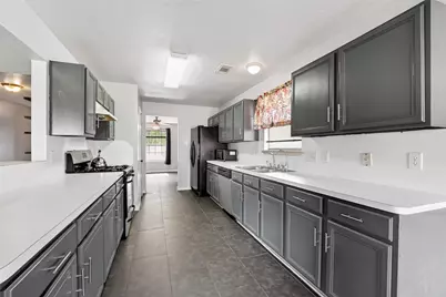 10819 Cayman Mist Drive, Houston, TX 77075 - Photo 14