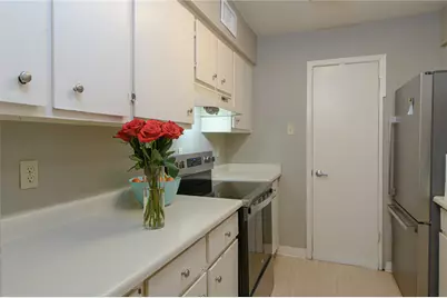 7575 Katy Freeway #77, Houston, TX 77024 - Photo 6