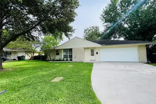 6829 Hazen St, Houston, TX 77074 - Photo 2