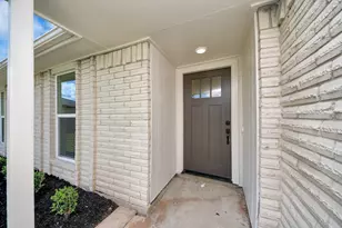 6815 Rockergate Dr, Houston, TX 77489 - Photo 2