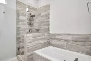 619 Thornton Oaks Ln, Houston, TX 77018 - Photo 24