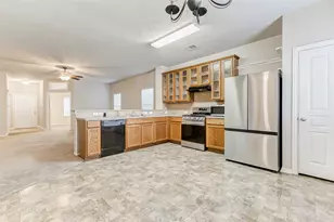 814 Mills Creek Ln, La Marque, TX 77568 - Photo 4