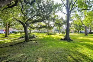 5864 Doliver Dr, Houston, TX 77057 - Photo 2
