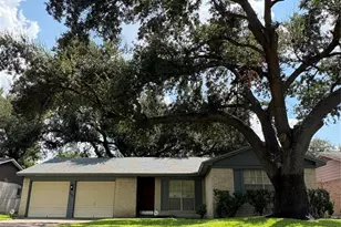 9006 Winding River Dr, Houston, TX 77088 - Photo 32