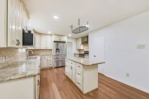 4405 Goldfinch St, Houston, TX 77035 - Photo 14