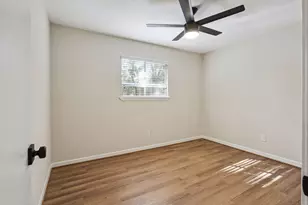 68 NE Yewleaf Rd, The Woodlands, TX 77381 - Photo 16