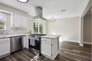 68 NE Yewleaf Rd, The Woodlands, TX 77381 - Photo 14