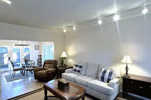 11711 Memorial Dr, Houston, TX 77024 - Photo 6