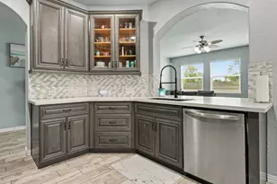 4506 Legends Bay Dr, Baytown, TX 77523 - Photo 8
