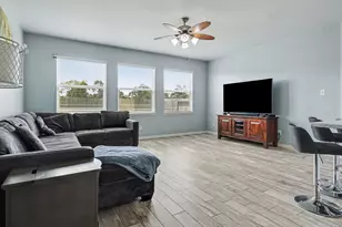 4506 Legends Bay Dr, Baytown, TX 77523 - Photo 6