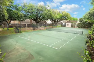 13901 Hollowgreen Dr, Houston, TX 77082 - Photo 28