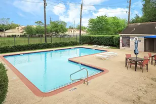 13901 Hollowgreen Dr, Houston, TX 77082 - Photo 26