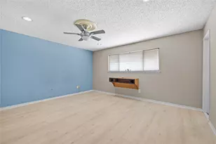 13901 Hollowgreen Dr, Houston, TX 77082 - Photo 20