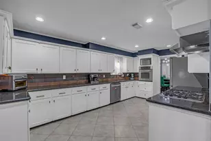 947 Thornton Rd, Houston, TX 77018 - Photo 8