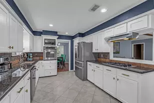 947 Thornton Rd, Houston, TX 77018 - Photo 6