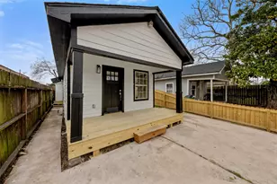 219 E James St, Baytown, TX 77520 - Photo 2