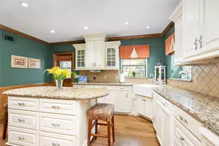 916 E James St, Baytown, TX 77520 - Photo 16