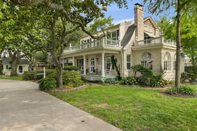 916 E James Street, Baytown, TX 77520 - Photo 4