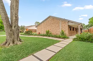 10818 Olympia Dr, Houston, TX 77042 - Photo 2