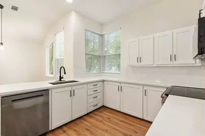 30 Shallow Pond Place, The Woodlands, TX 77381 - Photo 6