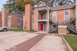 2402 Sycamore Ave, Huntsville, TX 77340 - Photo 2