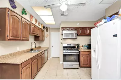 712 Meadowick Drive, Baytown, TX 77521 - Photo 18