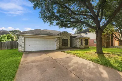 1242 Hunter Wood Drive, League City, TX 77573 - Photo 2