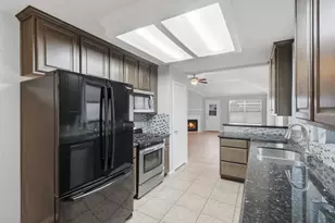 1242 Hunter Wood Dr, League City, TX 77573 - Photo 8