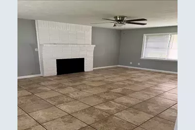 611 N Shady Lane, La Porte, TX 77571 - Photo 2