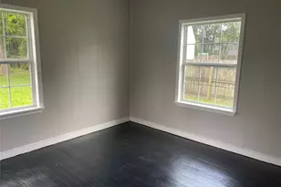 407 N Magnolia St, Highlands, TX 77562 - Photo 12