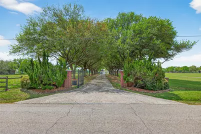 1608 Krenek Road, Crosby, TX 77532 - Photo 2