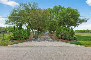 1608 Krenek Rd, Crosby, TX 77532 - Photo 2