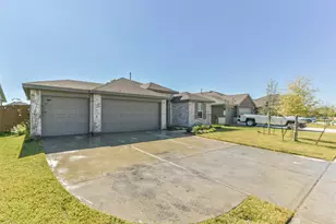 712 Brazos Trl, Dayton, TX 77535 - Photo 2