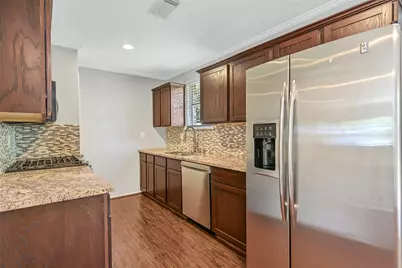 107 Stratmore Drive, Friendswood, TX 77546 - Photo 4