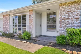 107 Stratmore Dr, Friendswood, TX 77546 - Photo 6