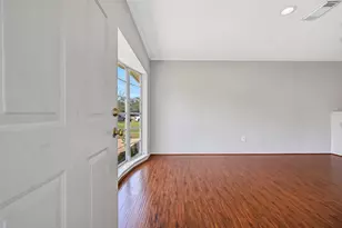 107 Stratmore Dr, Friendswood, TX 77546 - Photo 8