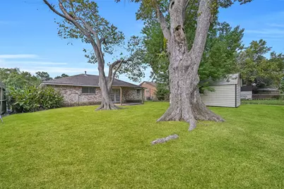 107 Stratmore Drive, Friendswood, TX 77546 - Photo 24