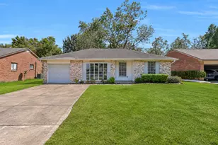 107 Stratmore Dr, Friendswood, TX 77546 - Photo 1