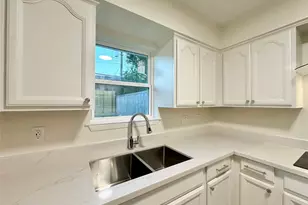 9539 Beverly Hill St, Houston, TX 77063 - Photo 16