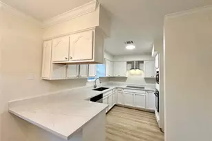 9539 Beverly Hill St, Houston, TX 77063 - Photo 14