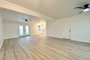 9539 Beverly Hill St, Houston, TX 77063 - Photo 10