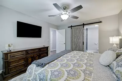7926 Ridgeview Drive, Houston, TX 77055 - Photo 10