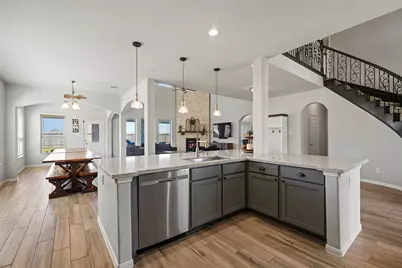 11723 Oakwood Drive, Mont Belvieu, TX 77535 - Photo 10