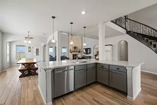 11723 Oakwood Dr, Mont Belvieu, TX 77535 - Photo 10