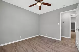 805 N 12th St, La Porte, TX 77571 - Photo 26