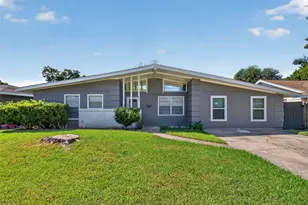 805 N 12th St, La Porte, TX 77571 - Photo 1