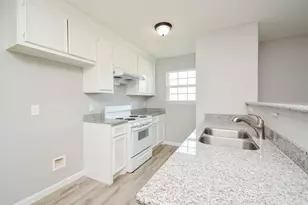 7611 Dyer St, Houston, TX 77088 - Photo 10