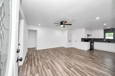 207 E Defee Avenue, Baytown, TX 77520 - Photo 1